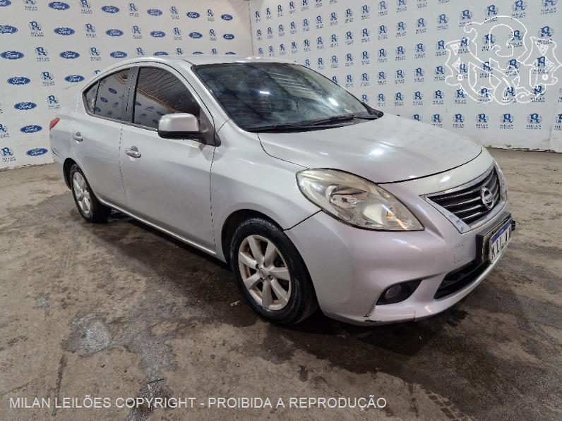 Nissan Versa SL 2013 em leilão
