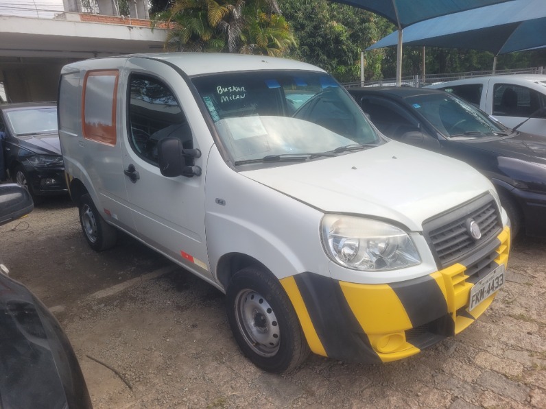 Fiat Doblo Cargo 2015 em leilão