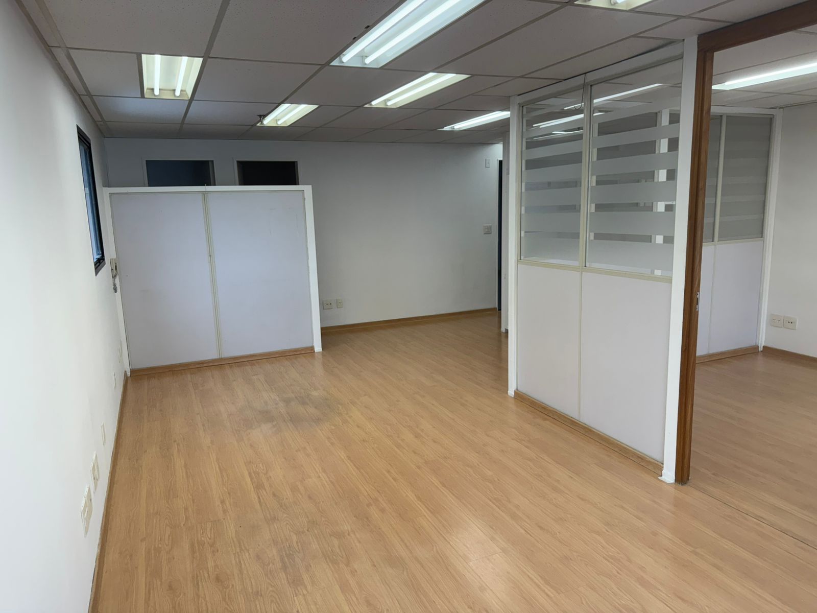 São Paulo - SP. Bairro Indianópolis. Sala Comercial. Área Priv. 51,82m², localizado em São Paulo - SP, bairro Indianópolis