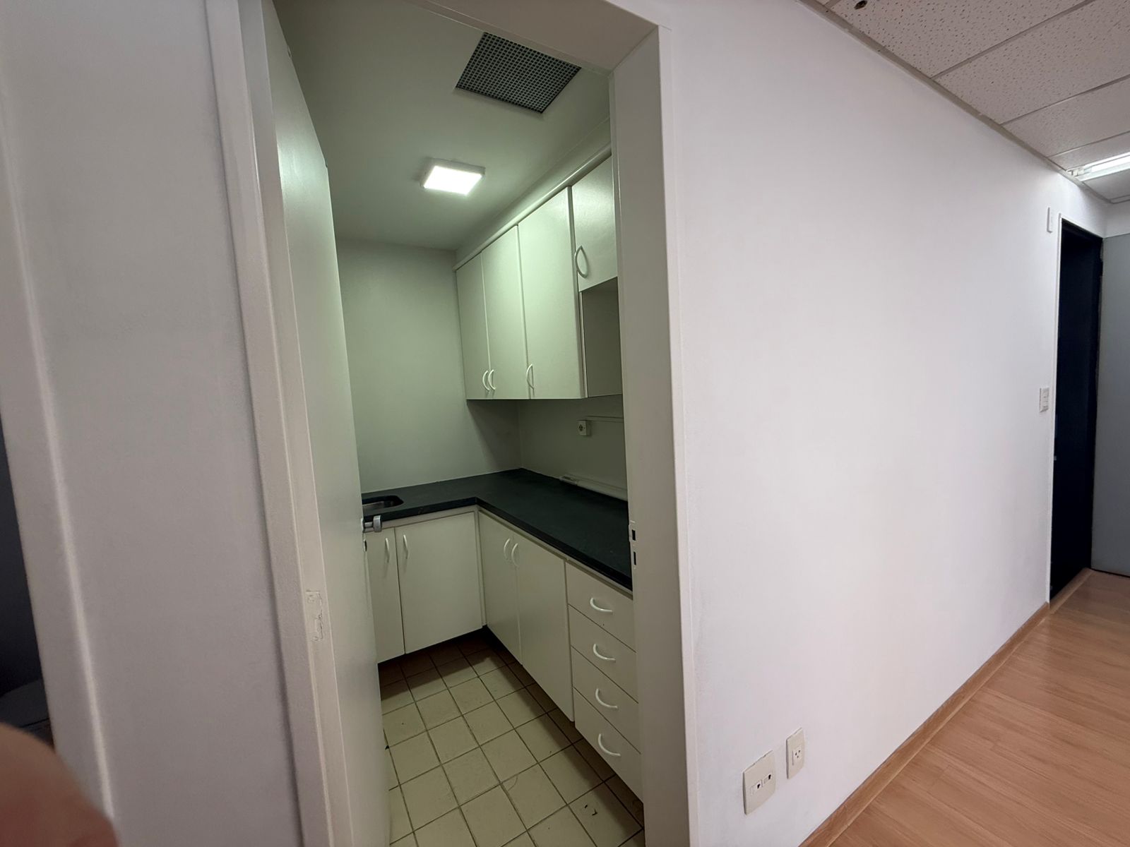 São Paulo - SP. Bairro Indianópolis. Sala Comercial. Área Priv. 51,82m², localizado em São Paulo - SP, bairro Indianópolis