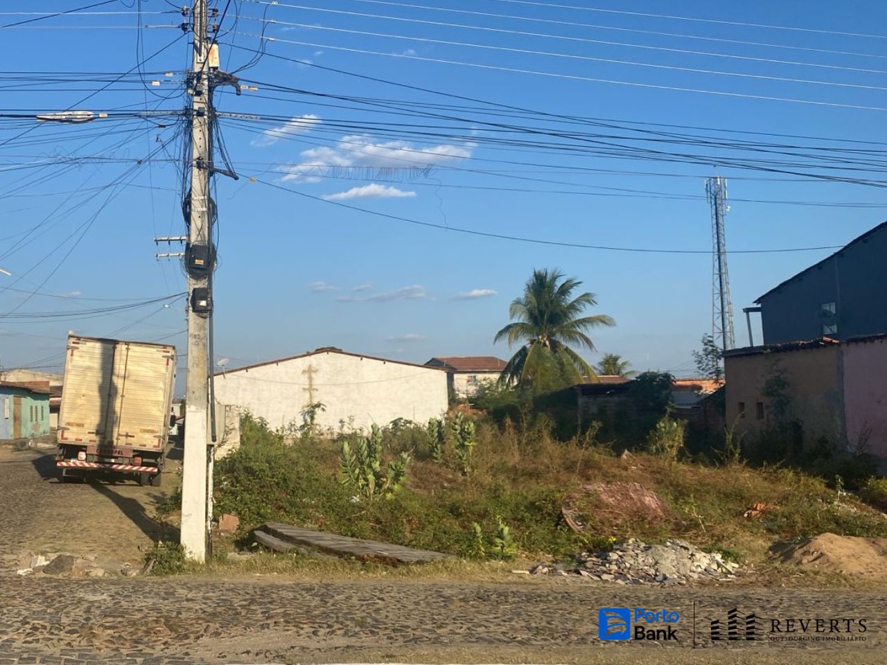 Banabuiú – CE. Bairro Centro. Terreno. Áreas Totais. Terr. 554,41m², localizado em Banabuiú - CE, bairro Centro
