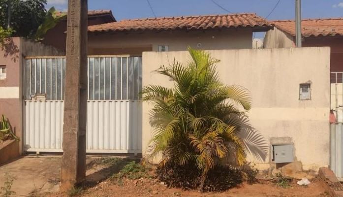 Imagem do imóvel Valparaíso de Goiás – GO. Bairro Pacaembu. Casa. Áreas Totais. Terr. 100,00m² e constr. 54,00m²