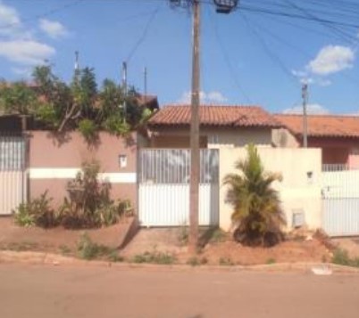 Valparaíso de Goiás – GO. Bairro Pacaembu. Casa. Áreas Totais. Terr. 100,00m² e constr. 54,00m², localizado em Valparaíso De Goiás - GO, bairro Pacaembu