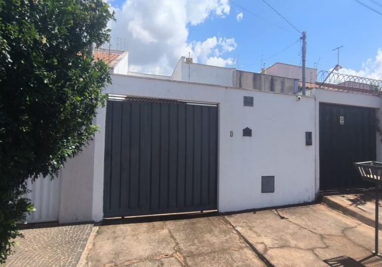 Imagem do imóvel Itumbiara – GO. Bairro Jd Flamboyant. Casa. Áreas Totais. Terr. 180,00m² e constr. 76,09m²