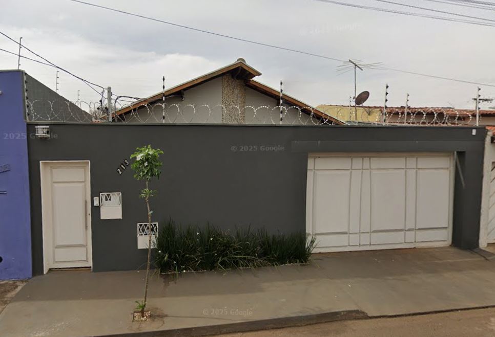 Imagem do imóvel Uberaba- MG. Bairro Jd. Elza Amuí II. Casa. Áreas Totais. Terr. 200,00m² e constr. 96,20m²