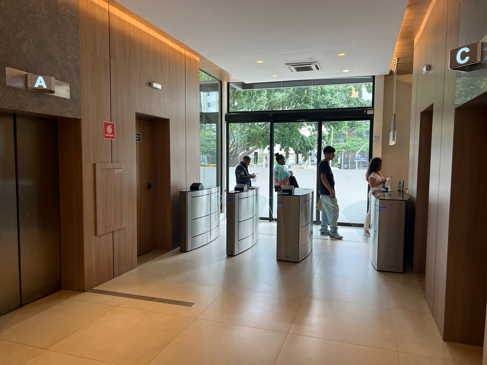 São Paulo - SP. Bairro Vila Olímpia-Conj. Manager Center- Conj. Área Priv Área Priv. 384,71m², localizado em São Paulo - SP, bairro Vila Olímpia