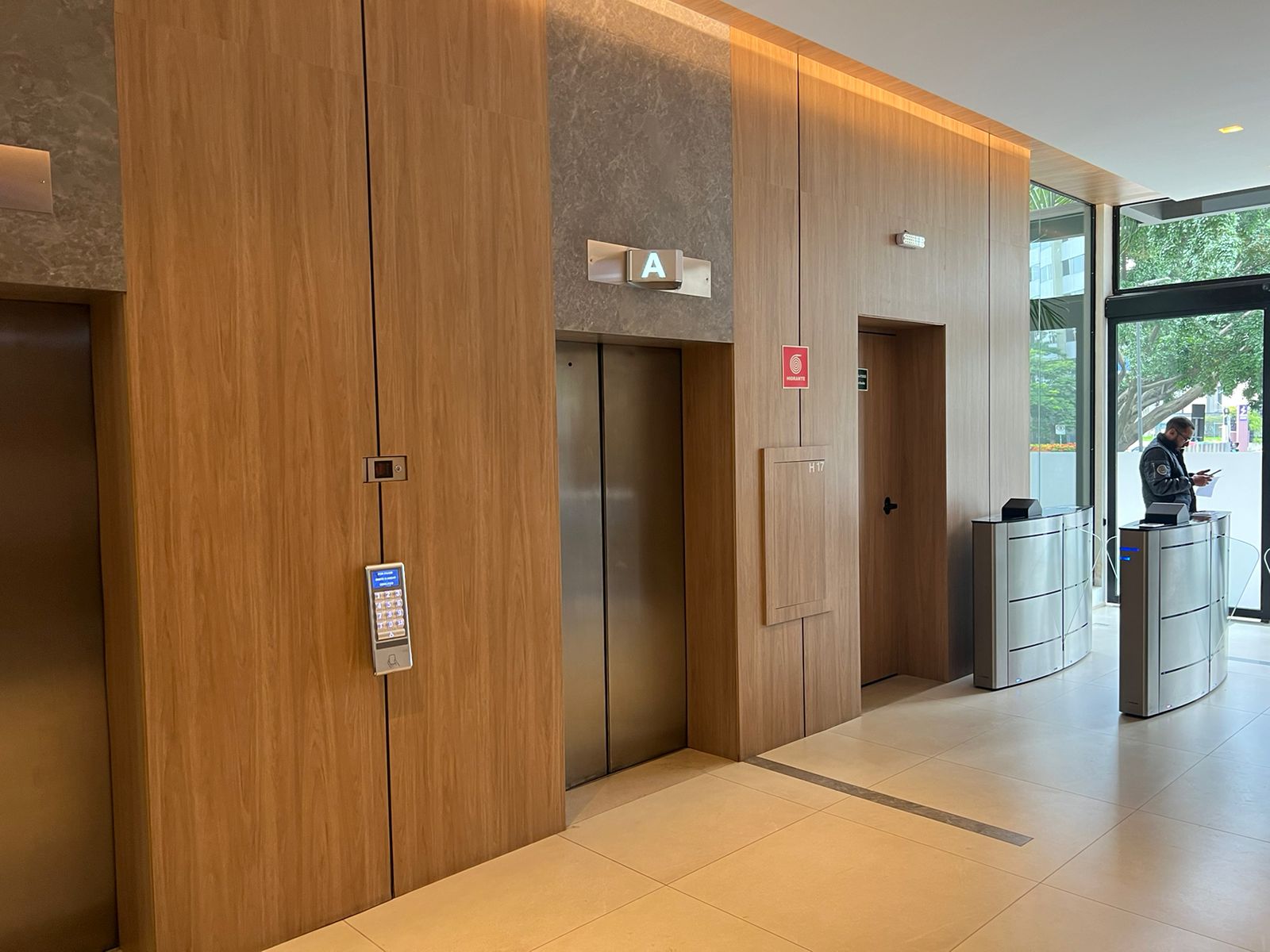 São Paulo - SP. Bairro Vila Olímpia-Conj. Manager Center- Conj. Área Priv Área Priv. 384,71m², localizado em São Paulo - SP, bairro Vila Olímpia