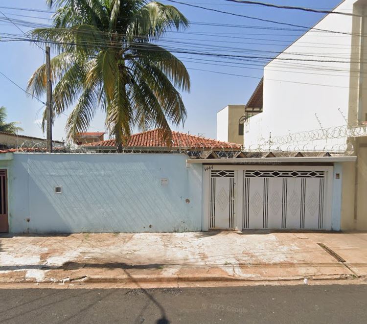 Imagem do imóvel Ribeirão Preto – SP. Bairro Vila Nogueira. Casa. Áreas Totais. Terr. 330,00m² e constr. 176,85m²