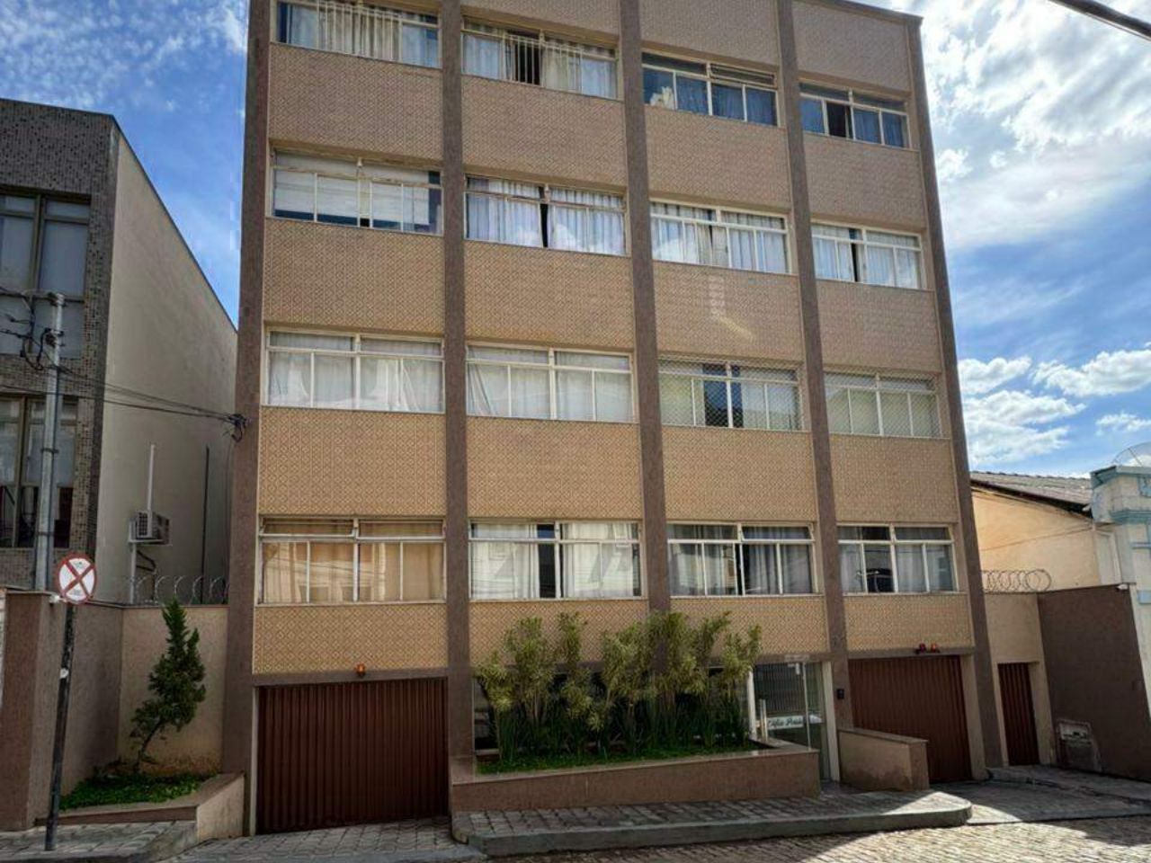 Ponte Nova - MG. Bairro Centro. Ed. Portela. Apto Área priv. 118,04m², localizado em Ponte Nova - MG, bairro Centro