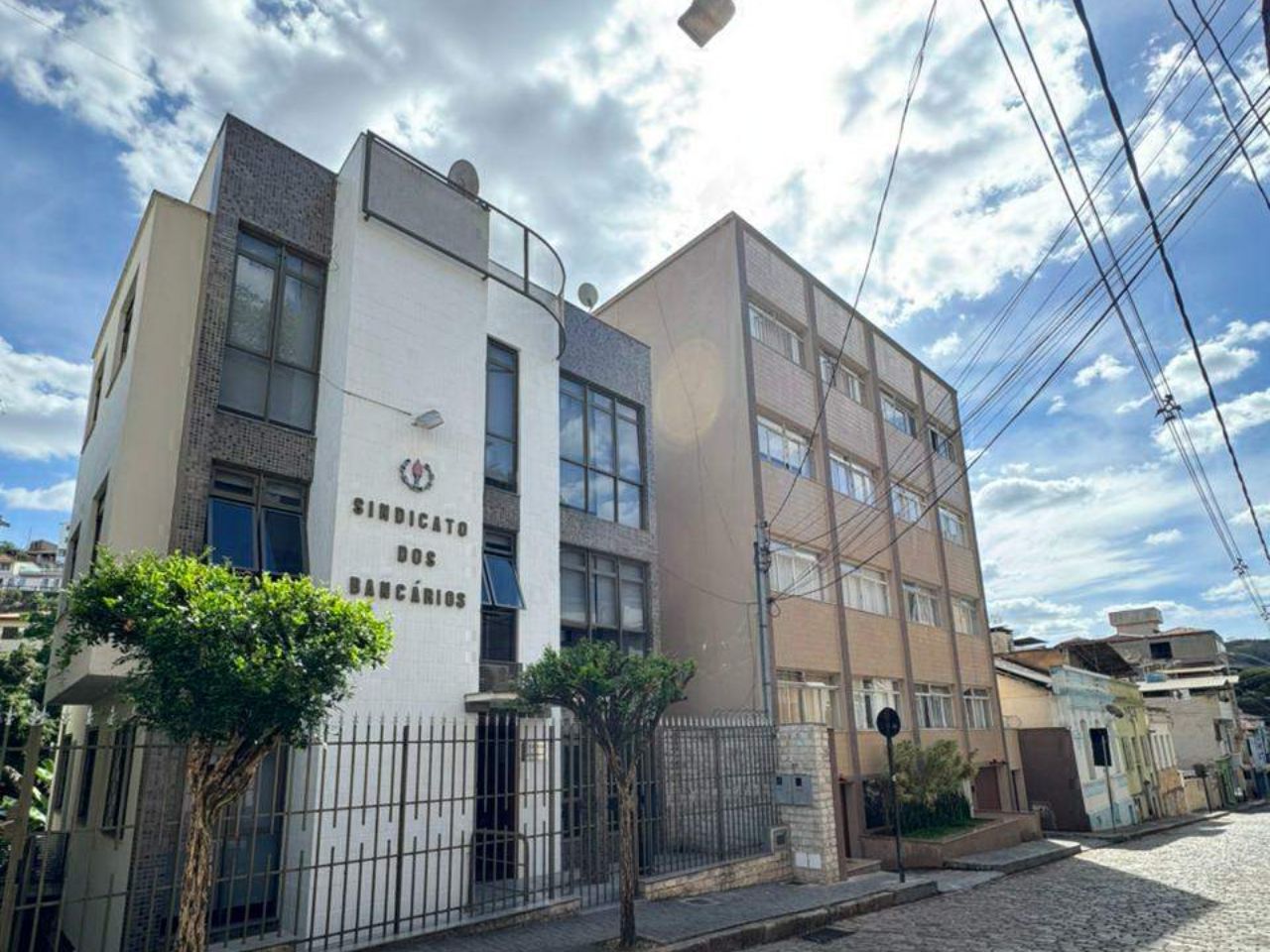 Ponte Nova - MG. Bairro Centro. Ed. Portela. Apto Área priv. 118,04m², localizado em Ponte Nova - MG, bairro Centro