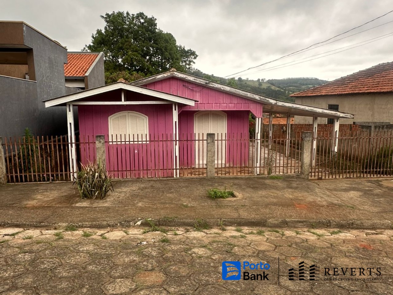 Imagem do imóvel Curiúva - PR. Lot. Dona Maria José. Casa. Áreas Totais. Terr. 360,00m²