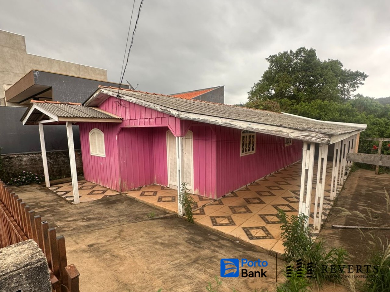 Curiúva - PR. Lot. Dona Maria José. Casa. Áreas Totais. Terr. 360,00m², localizado em Curiúva - PR