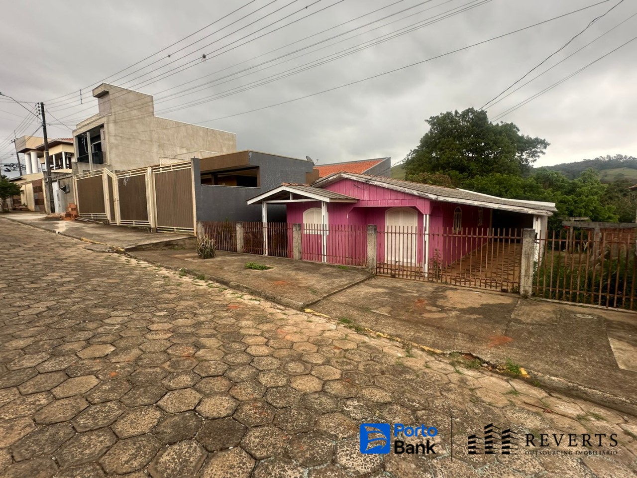 Curiúva - PR. Lot. Dona Maria José. Casa. Áreas Totais. Terr. 360,00m², localizado em Curiúva - PR