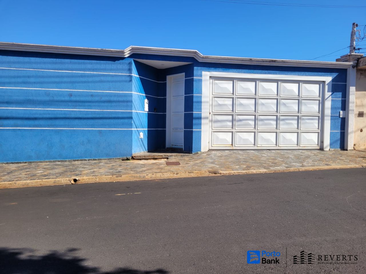 Ribeirão Preto - SP. Jd. Diva Tarlá de Carvalho. Casa. Á T. Terr. 300,00m² e constr. 216,75m², localizado em Ribeirão Preto - SP, bairro Jardim Diva Tarlá de Carvalho