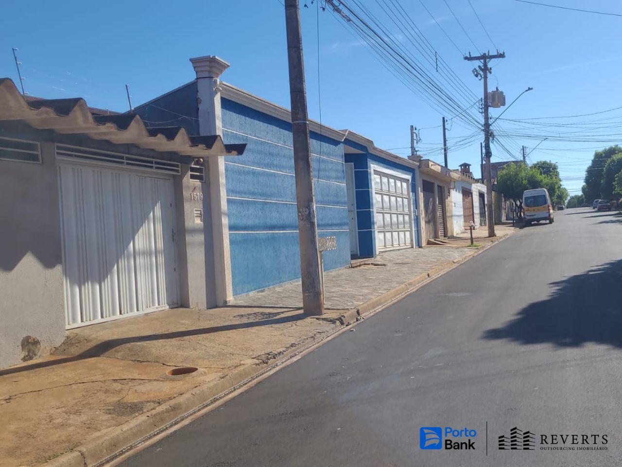 Ribeirão Preto - SP. Jd. Diva Tarlá de Carvalho. Casa. Á T. Terr. 300,00m² e constr. 216,75m², localizado em Ribeirão Preto - SP, bairro Jardim Diva Tarlá de Carvalho