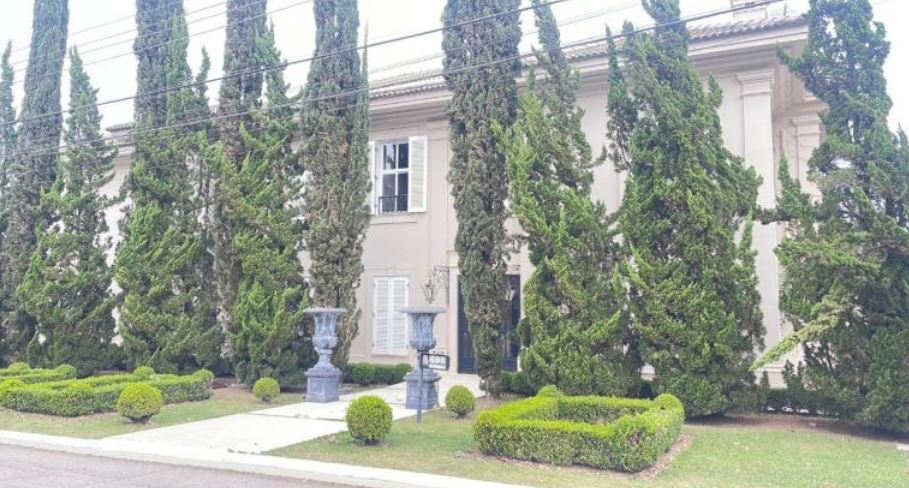 Imagem do imóvel Barueri – SP. Bairro Aldeia da Serra. Casa. Áreas Totais. Terr. 1.440,61m² e constr. 916,13m²