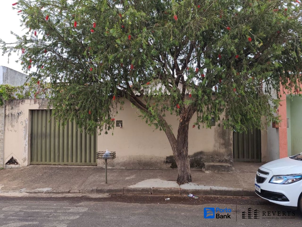 Imagem do imóvel Uberlândia – MG. Bairro Pq Guarani III. Casa. Áreas Totais. Terr. 240,00m² e constr. 142,11m²