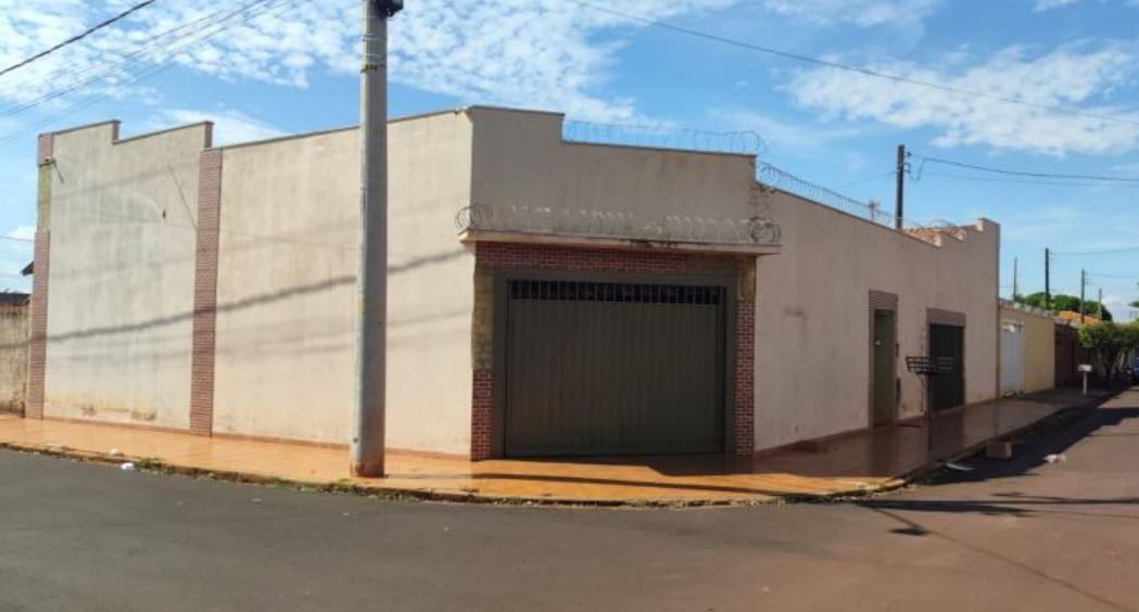 Imagem do imóvel Guará - SP. Bairro Vila Santa Luzia. Casa. Áreas Totais. Terr. 325,71m² e Constr. 269,00m²